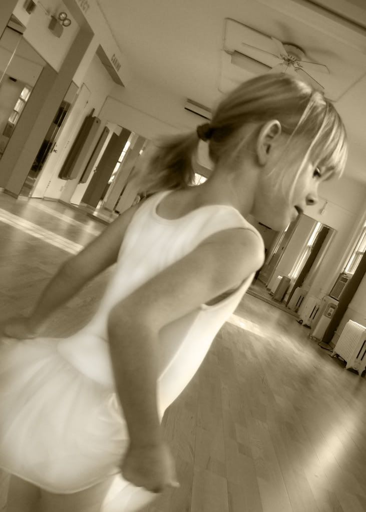 shannondance049copy.jpg