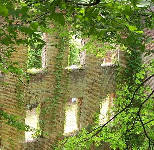 ruins3.jpg