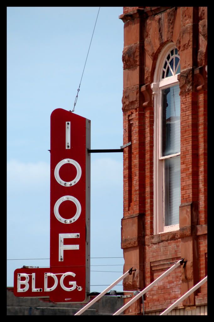 100ftbldg.jpg
