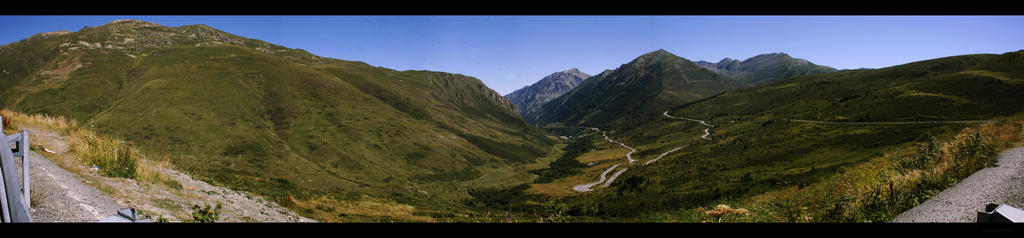 Pyrenees_Panorama_by_mdcrisp2000.jpg