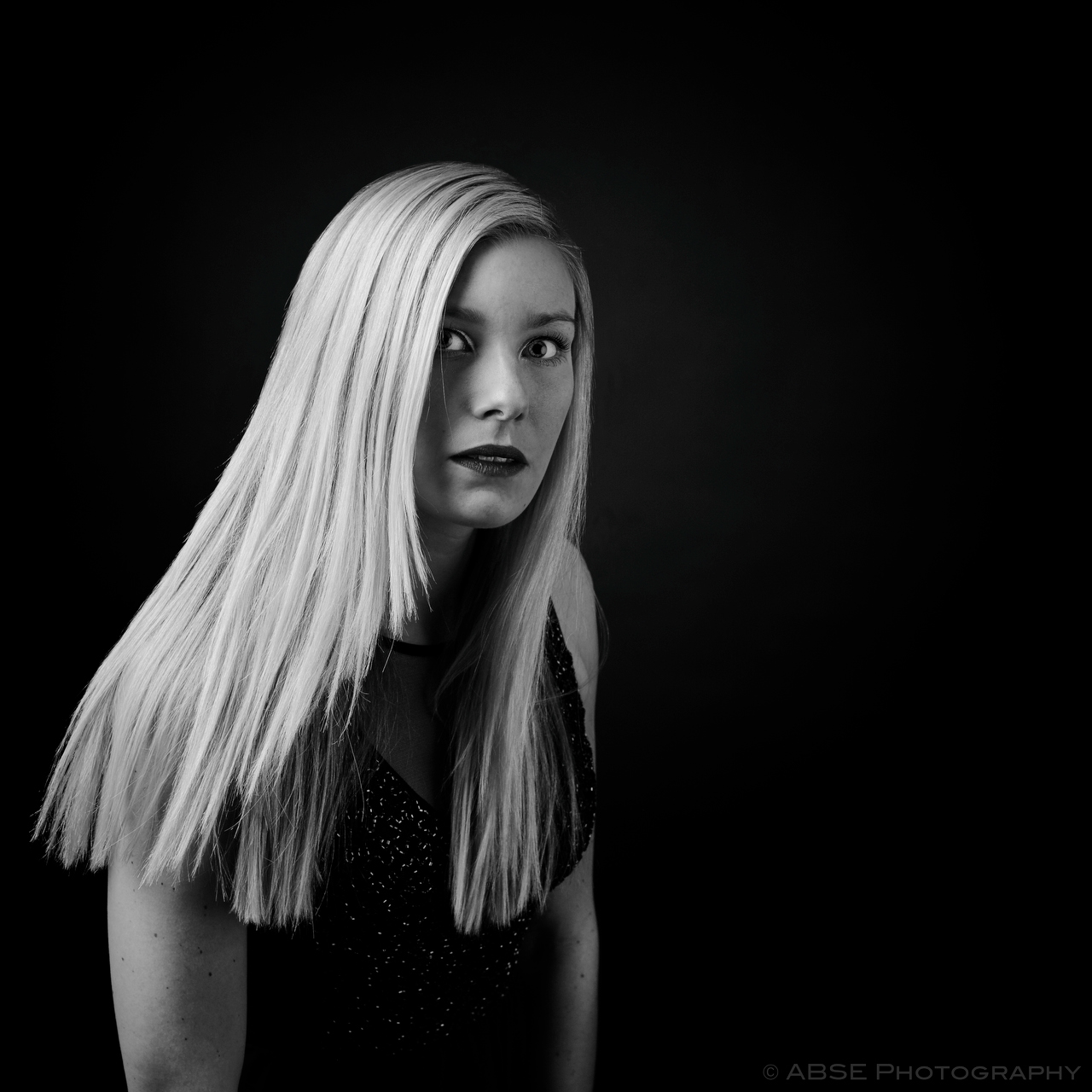 melly-portrait-black-and-white-look.jpg