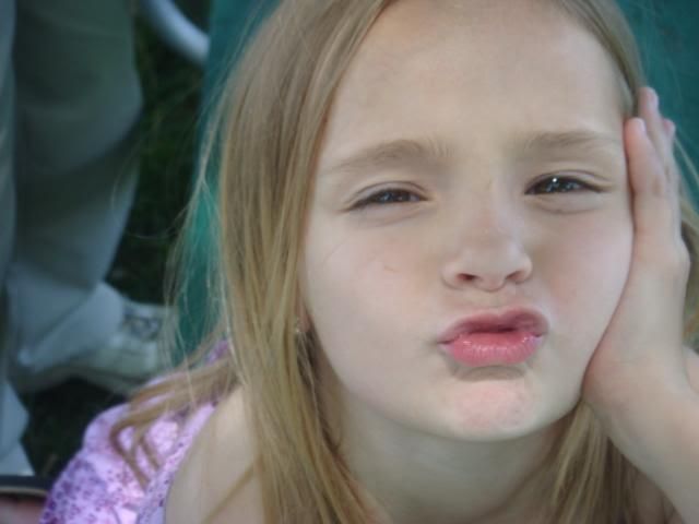 Zoeykisses.jpg