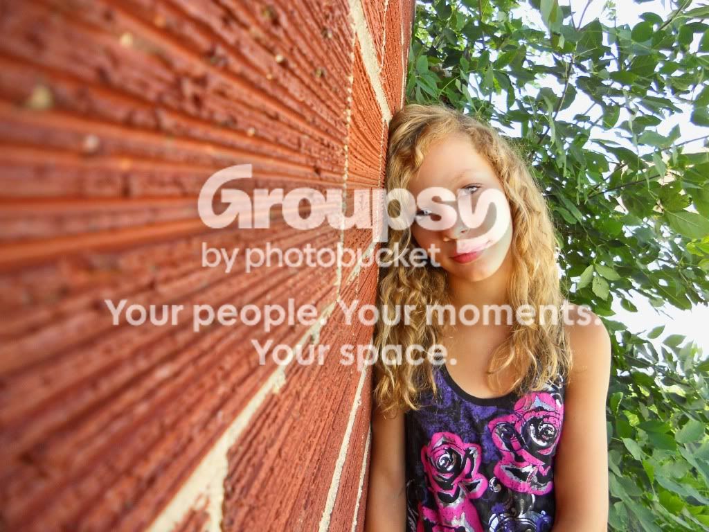 DSCN2202-Libbyatthebrickwall.jpg
