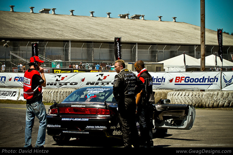 935184378_QzuPh-L.jpg