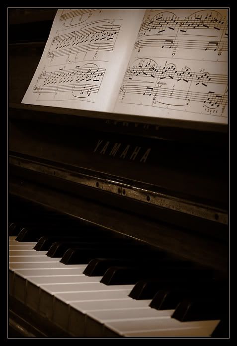 Piano_Duotone.jpg