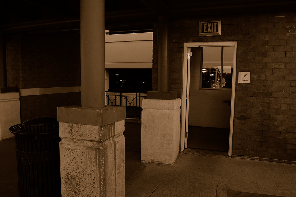 2210696668_1f6204d0fd_b.jpg