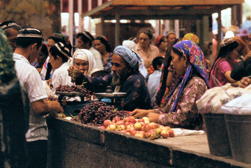 uzbekgrapesAS.jpg