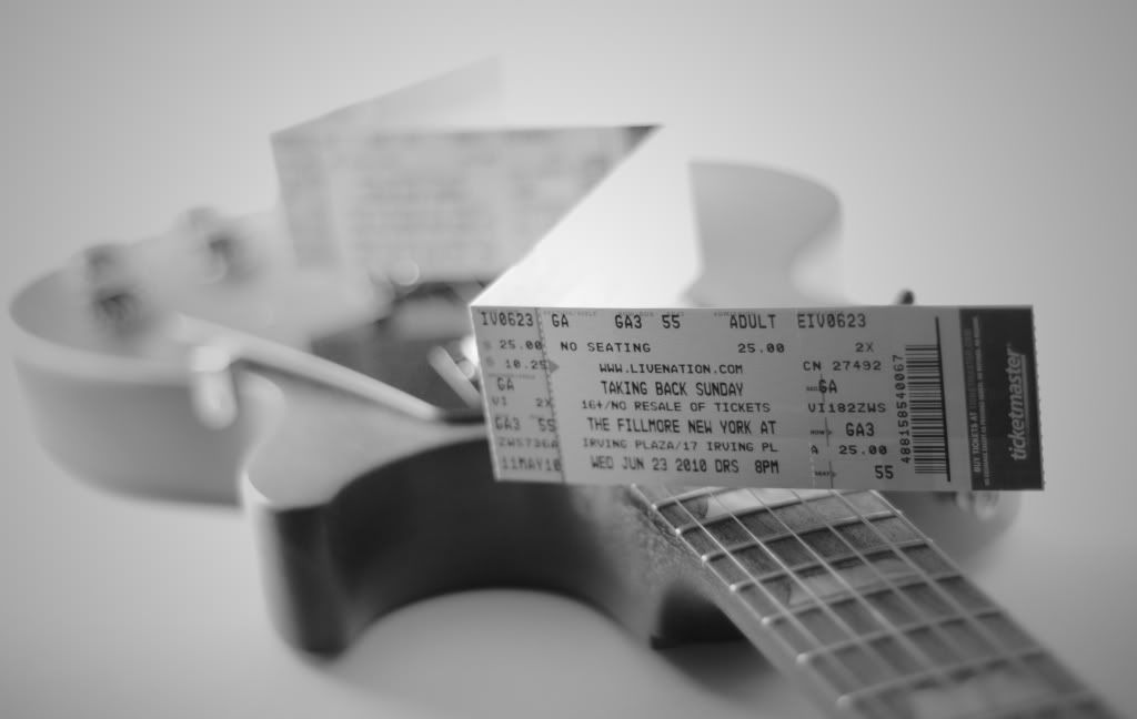 TixGuitar1fadedBW.jpg