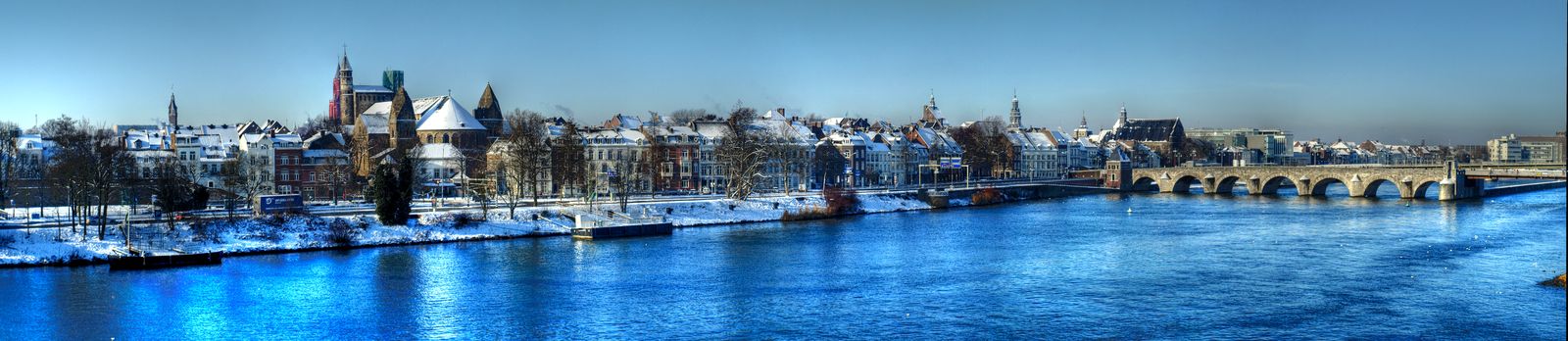 20090108-snow-in-maastricht-hdr-pano1.jpg