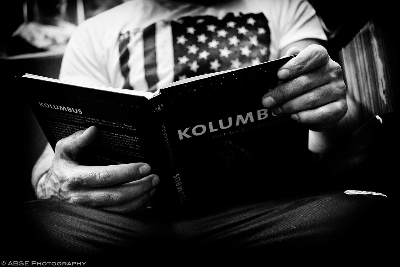 hands-project-munich-2017-september-black-and-white-ubahn-transport-candide-kolombus-usa-flag-2.jpg