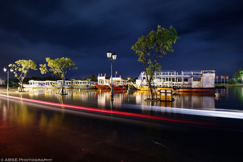 hoian-hoi-an-vietnam-water-flood-light-track-night-shot-long-exposure-3-1024x682.jpg