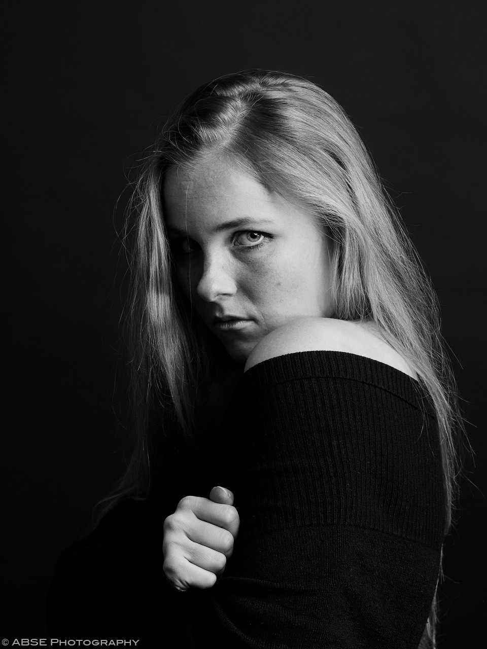 aurora-nordica-portrait-studio-black-and-white-hug-final.jpg