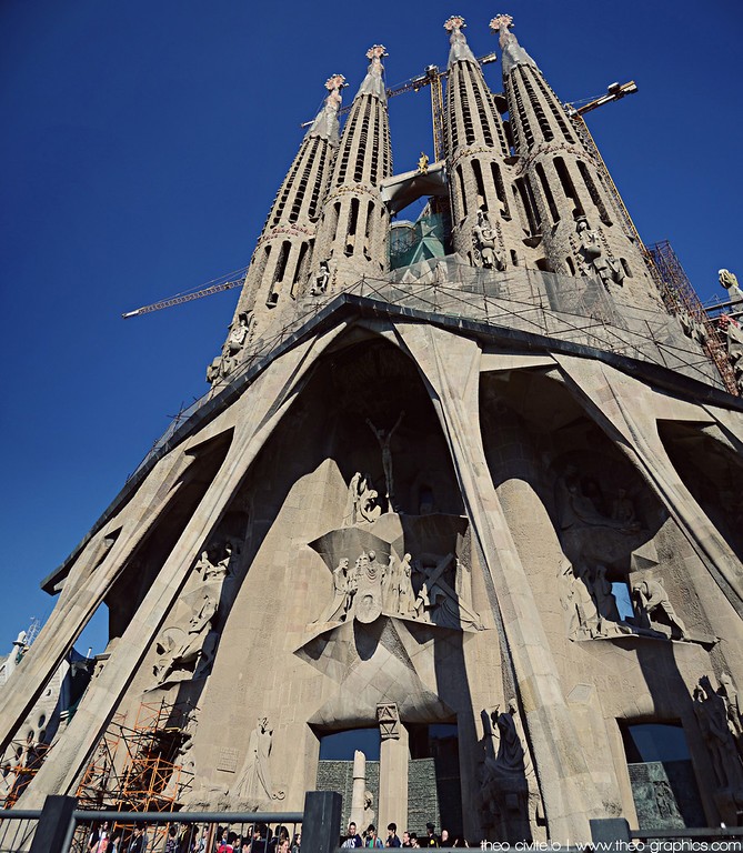 Sagrada-Familia-Front-XL.jpg