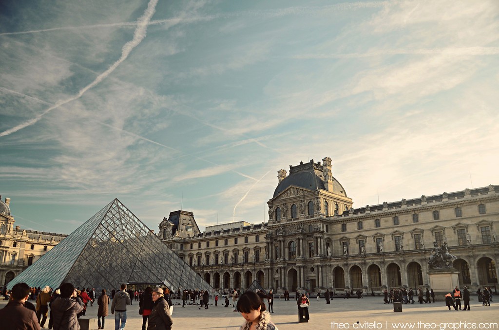 Louvre-Plaza-XL.jpg