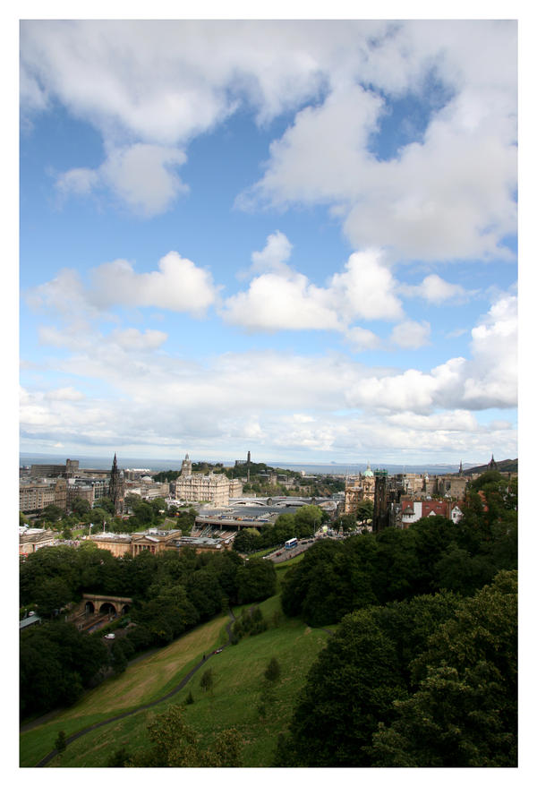 Edinburgh_by_sketchyD.jpg