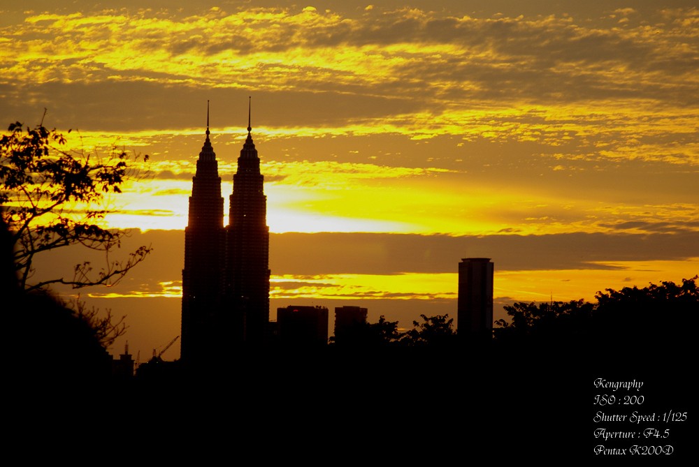 Sunset_KLCC_by_Kengraphy.jpg