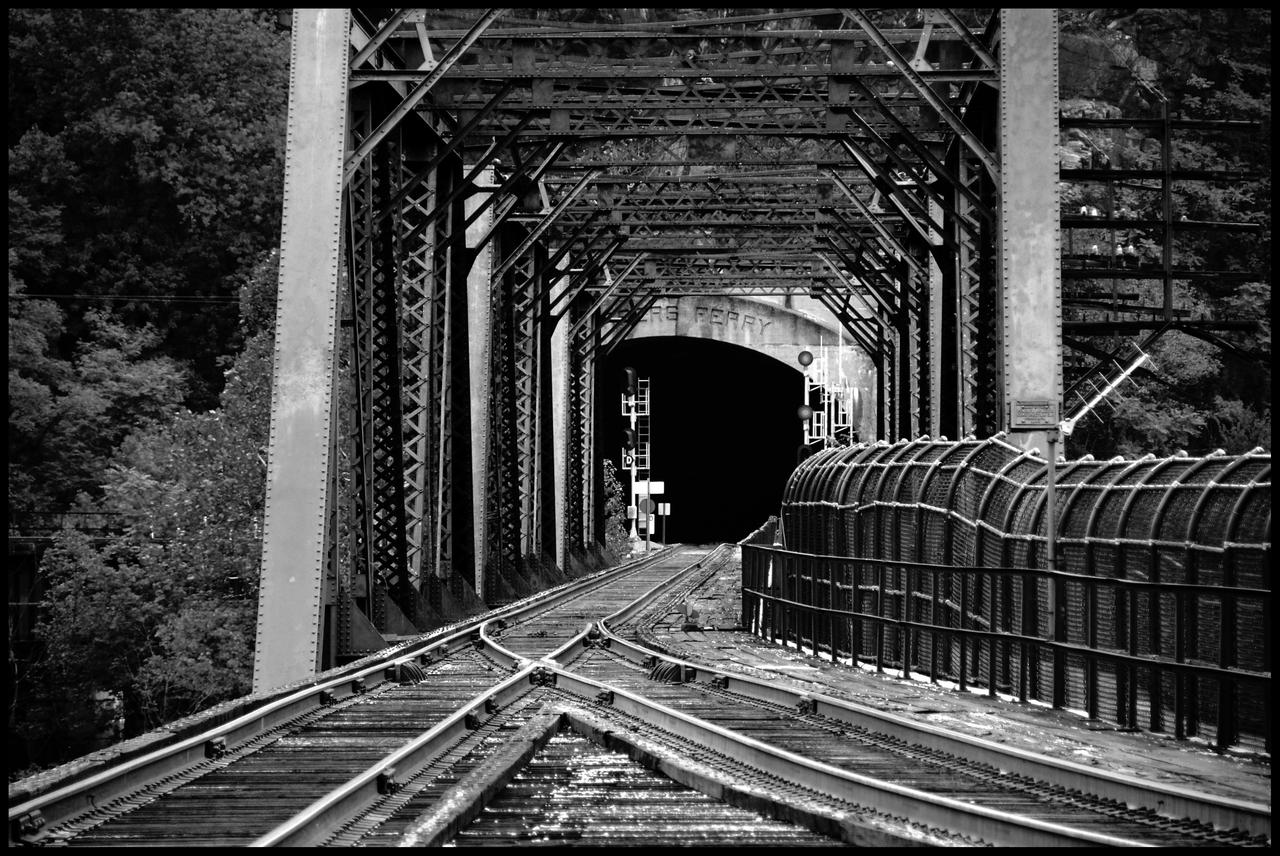 Tracks_HDR_black_and_white_by_chriswellner.jpg