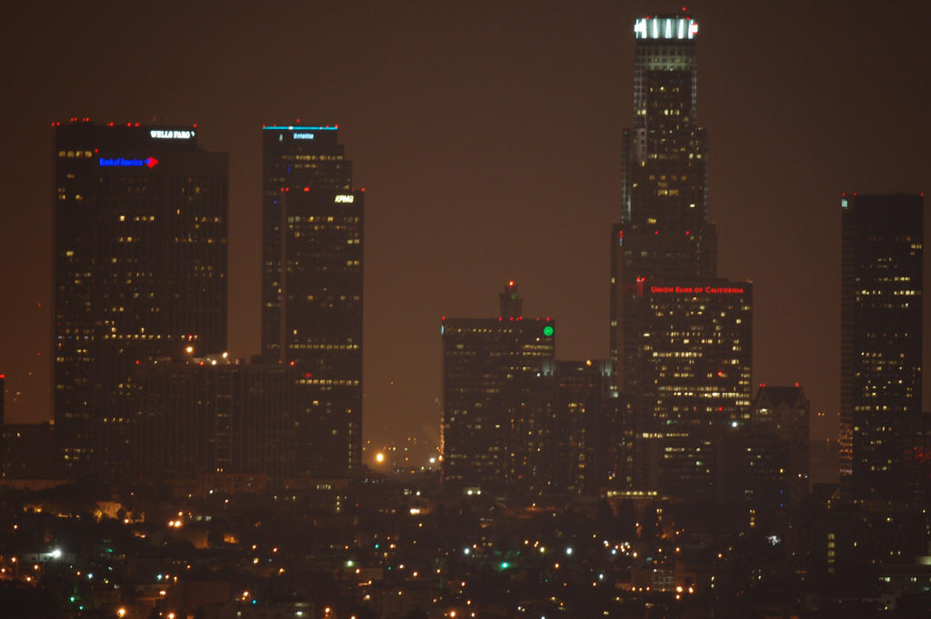 Los_Angeles_Skyline_by_XxFigmentxX.jpg
