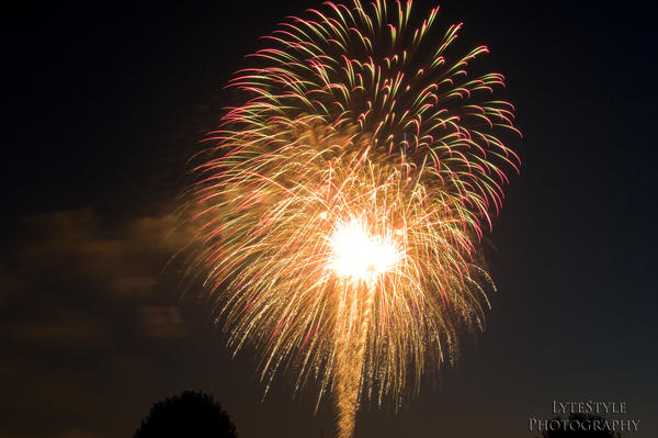 fireworks_5_by_LytestylePhotography.jpg