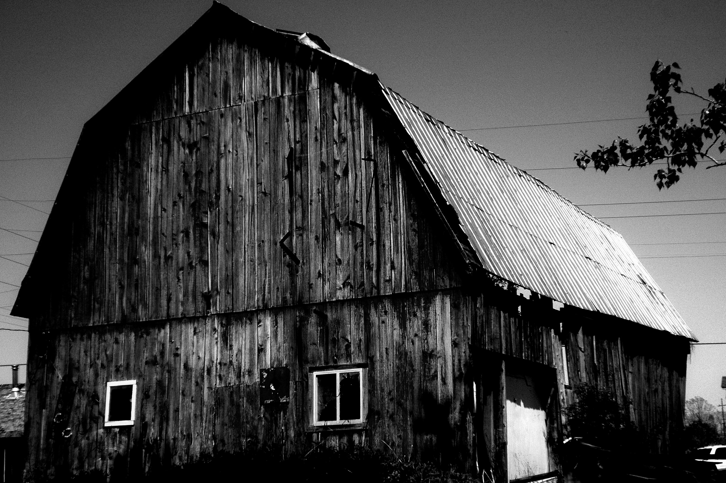 B_W_Barn_taken_with_D70_by_listoman.jpg