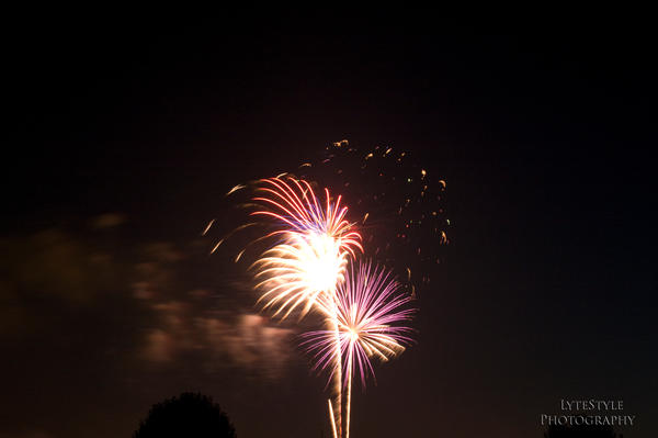 fireworks_7_by_LytestylePhotography.jpg