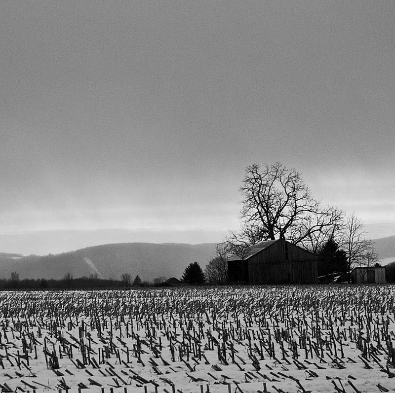 Snowy_Barn_Sunset___BW_by_sideways_8.jpg