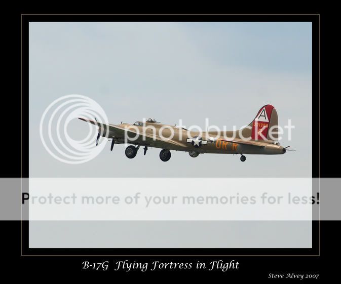 B-17G-in-flight-5105.jpg