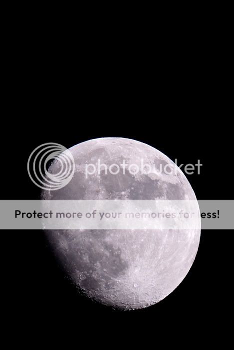 _D2N5002_moon.jpg