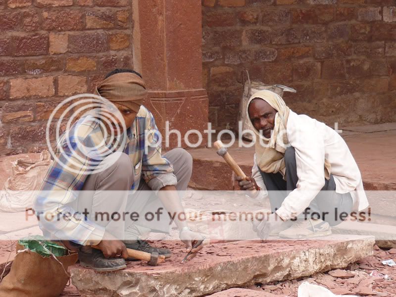 FatehpurSikri-Steinmetze-klein.jpg