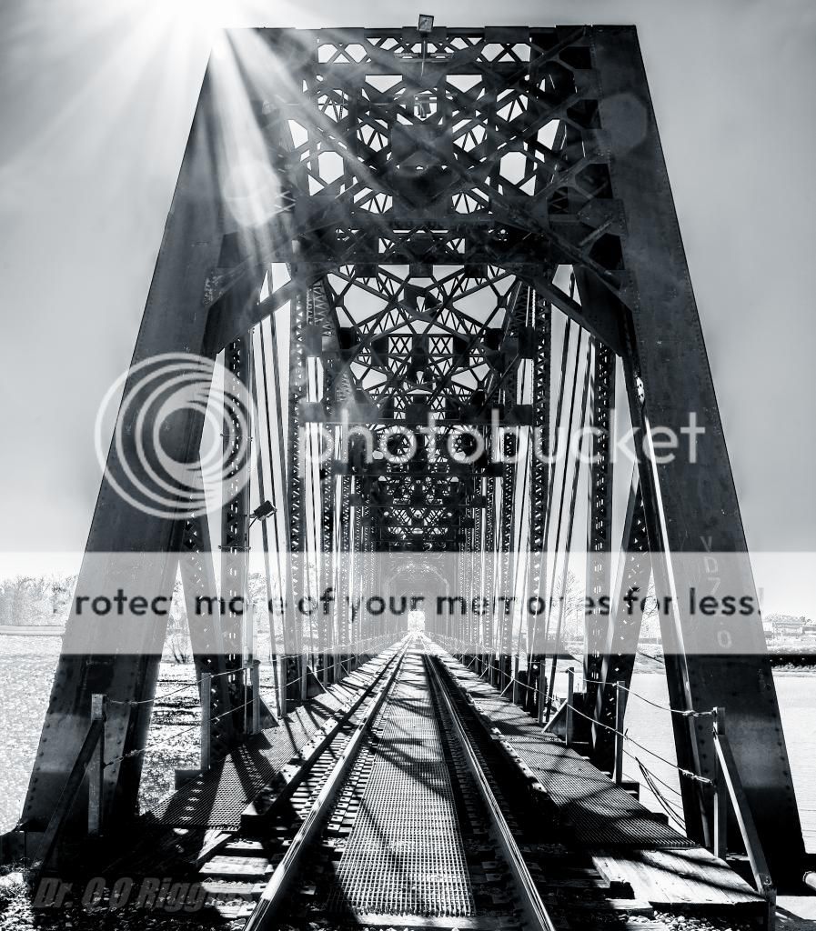 RailBridgeMonroeinSunshineBampW_zps4834d48e.jpg