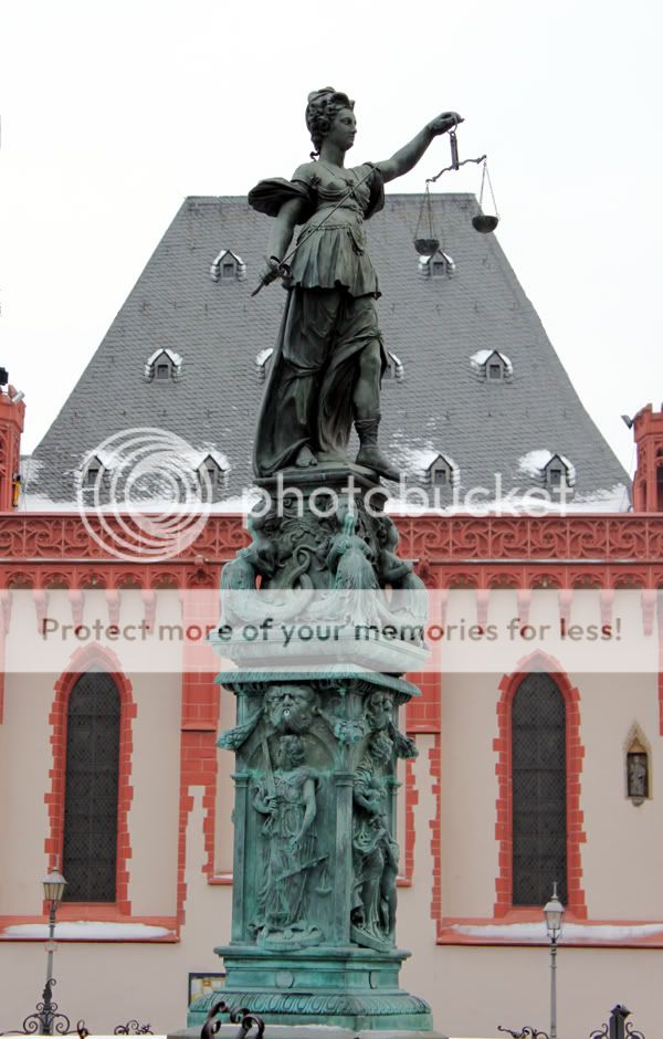 StatueinFrankfurtinGermany.jpg