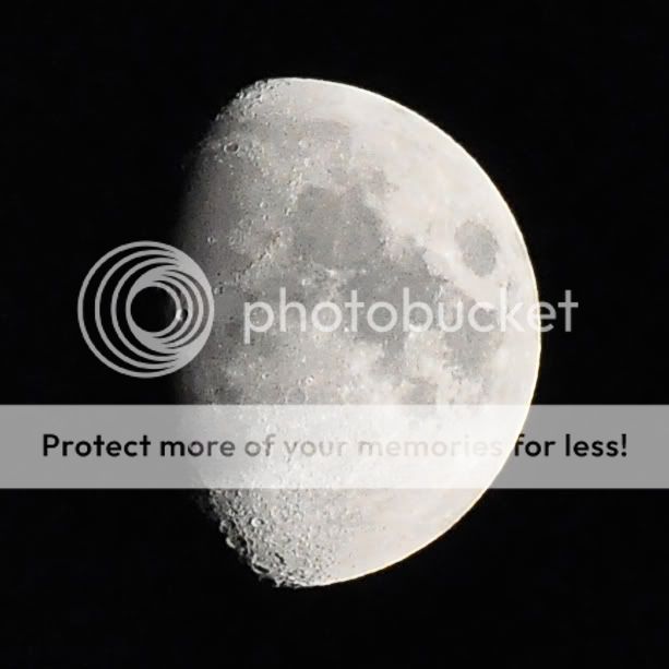 Moon4727cropx2resized.jpg