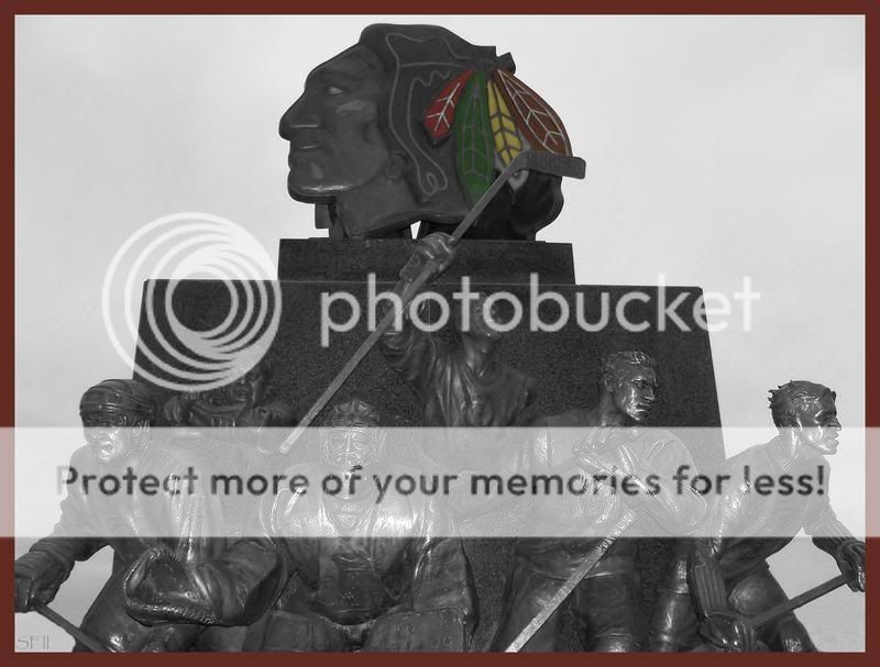 SelectivecoloredBlackhawksstatue.jpg