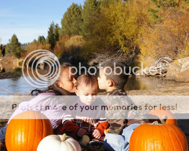 Pumpkinkiss8x10.jpg