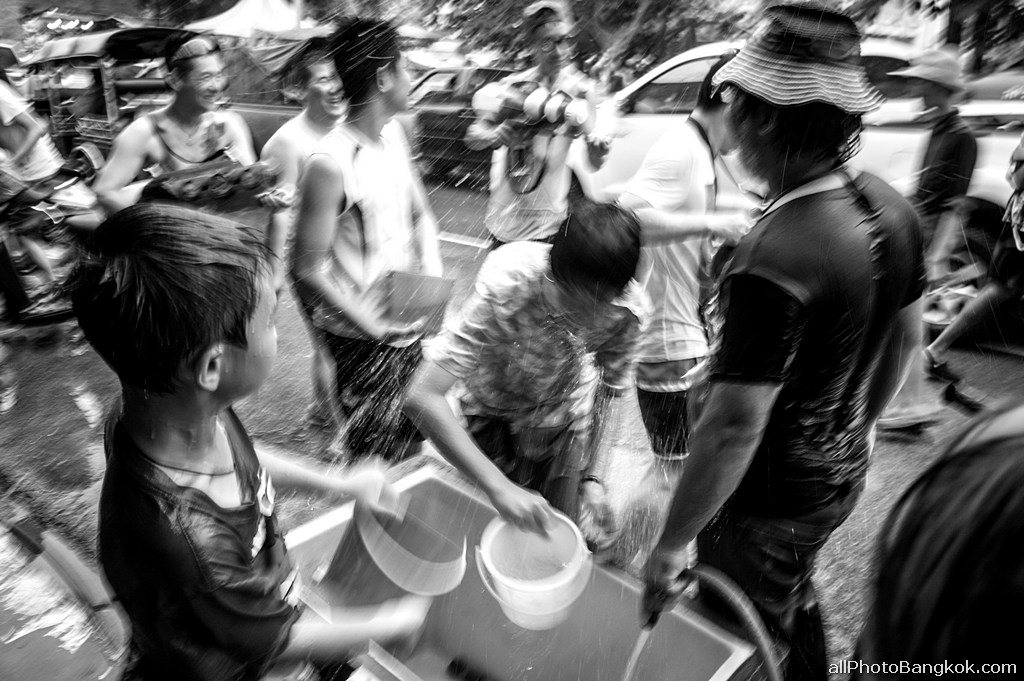 Songkran-Chiang-Mai-Thailand-2014-celebration-festival-water-splashing-051.jpg